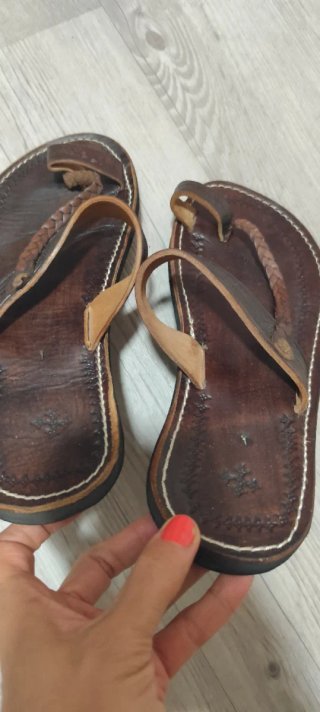 Sandalias de piel artesanal
