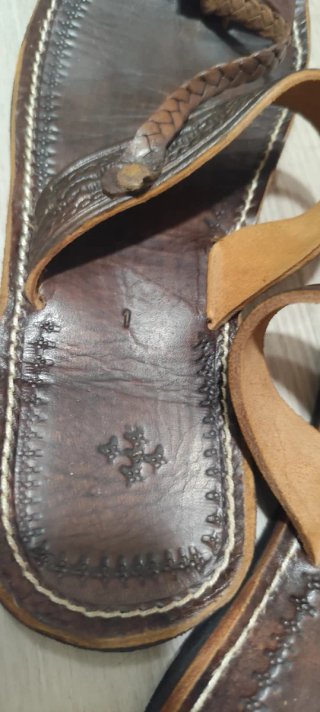 Sandalias de piel artesanal