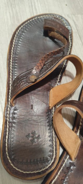 Sandalias de piel artesanal