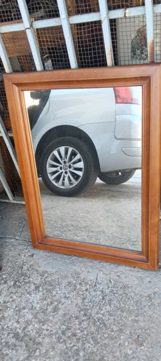 Espejo de madera con marco