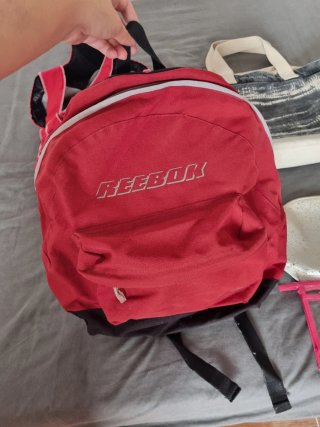 Lote 5 piezas: Mochila Reebok, bolsos y neceseres