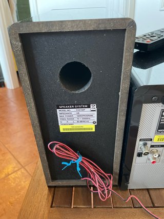 Equipo de música LG negro con mando