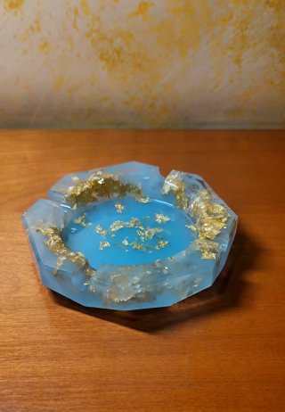 Posacenere in resina con foglia oro