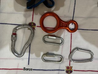 Pack Escalada: Arnes, Descensor 8, Mosquetones
