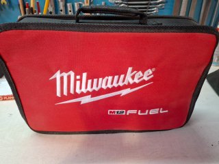 Lijadora Banda Milwaukee M12 FBFL13