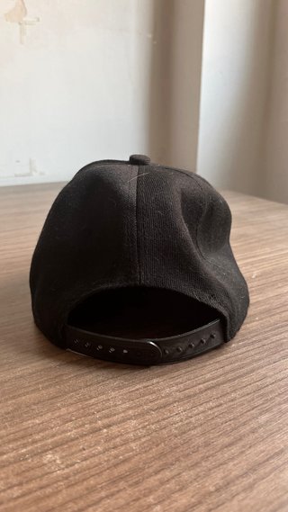 Gorras Negras con Diseño