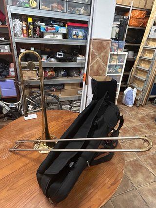 Trombón de varas con funda