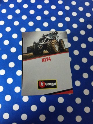 Tractor de juguete Valtra N174 Burago
