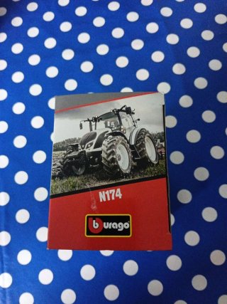 Tractor de juguete Valtra N174 Burago