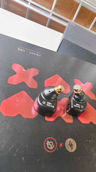 Simgot EW300 IEM