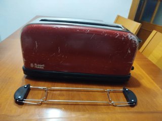 Tostadora Russell Hobbs Roja
