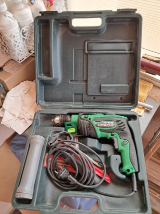 Taladro percutor Hitachi profesional con maletín