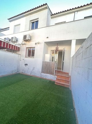 Casa adosada en venta en Palomares del Río
