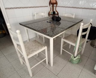 Mesa de cocina y 4 sillas