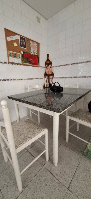 Mesa de cocina y 4 sillas