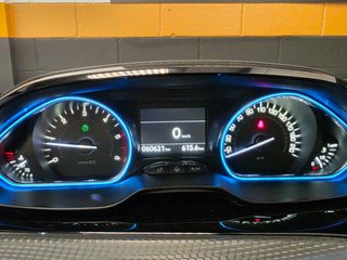 Peugeot 2008 con muy poco kilometraje.