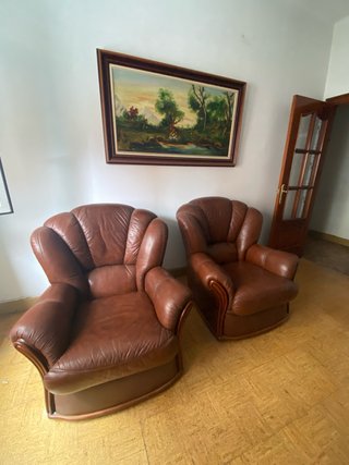 Conjunto: Sofá y 2 butacas de piel marrón