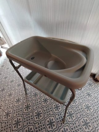 Bañera y cambiaror chicco para bebé