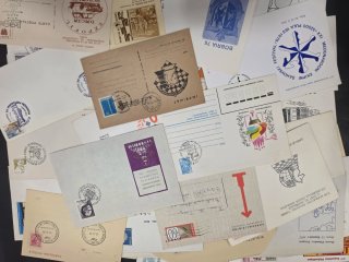 Lote de más de 100 sobres postales con sellos