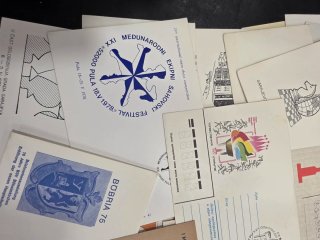 Lote de más de 100 sobres postales con sellos