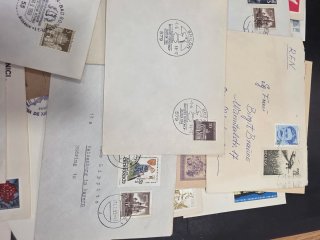 Lote de más de 100 sobres postales con sellos