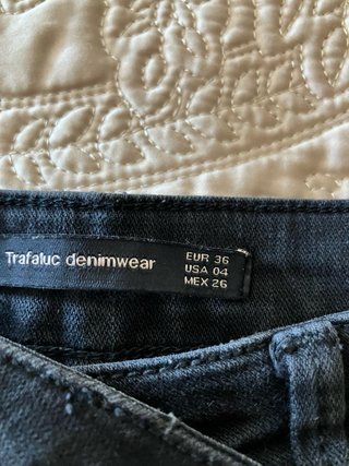 Pantalones Trafaluc negros detalle cuero