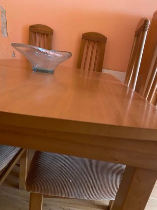 Mesa de comedor de madera con 6 sillas