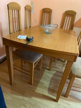 Mesa de comedor de madera con 6 sillas