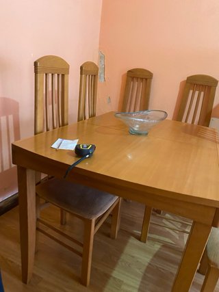 Mesa de comedor de madera con 6 sillas