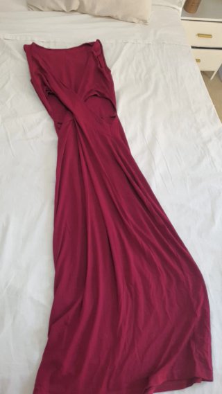Vestido morado con escote cruzado