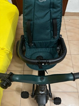 Carrito de bebé negro