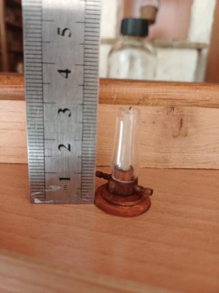 Candil miniatura de madera y cristal