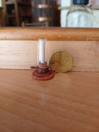 Candil miniatura de madera y cristal