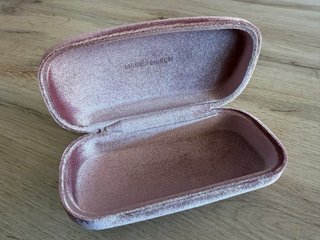 Caja y funda para gafas Miu Miu rosa