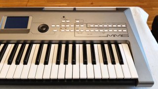 Sintetizador Yamaha MM6