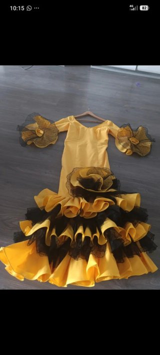 Vestido de flamenca amarillo y negro
