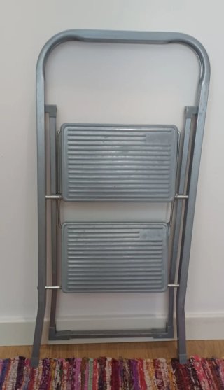 Escalera Plegable 2 Peldaños Gris