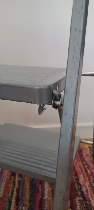 Escalera Plegable 2 Peldaños Gris