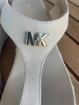 Sandalias Michael Kors Beige Tira Dedo