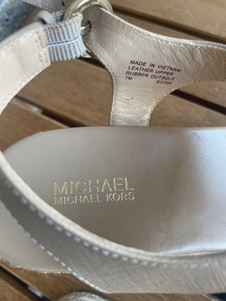 Sandalias Michael Kors Beige Tira Dedo