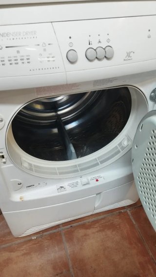 Secadora Zanussi Condenser Dryer