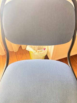 Silla infantil de escritorio azul y negra
