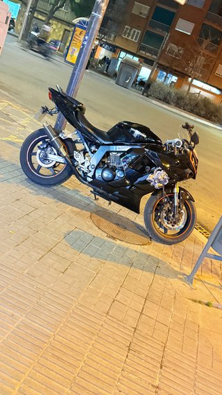 Hyosung Moto Deportiva Negra
