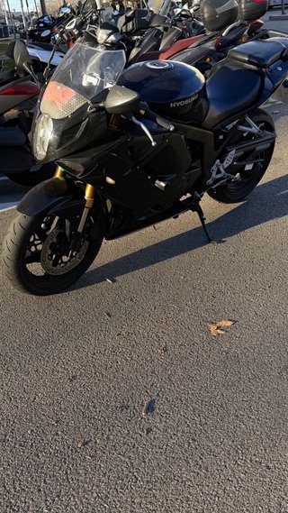 Hyosung Moto Deportiva Negra