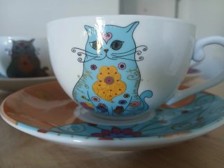 Tazze di porcellana con gatti. La bottega del gatto petro