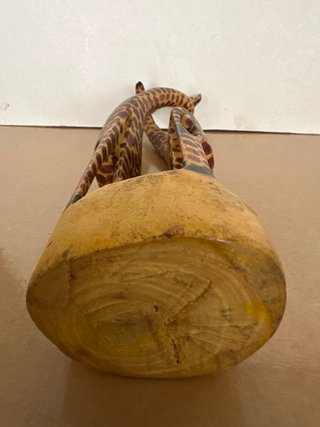 Jirafas de madera decorativas