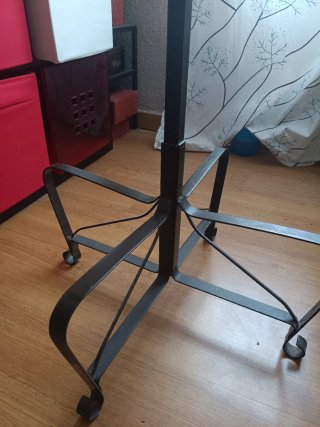 Perchero de pie negro Ikea
