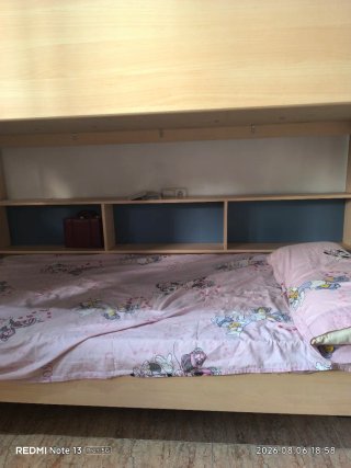 Litera con estantería de madera,sin colchones