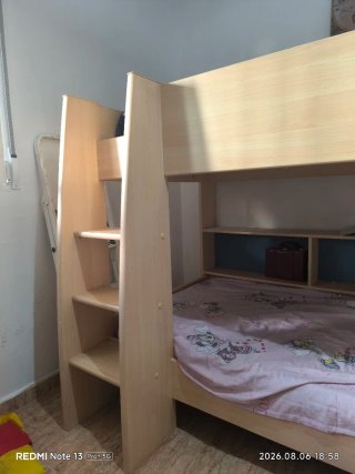 Litera con estantería de madera,sin colchones