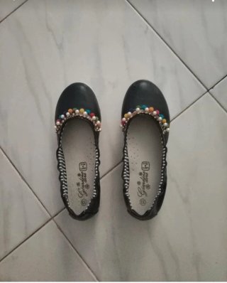 Scarpe bimba n. 33 nere con perline nuove